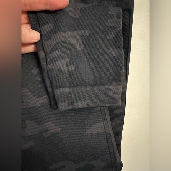 Spanx seamless camo leggings, size medium - Picture 3 of 4